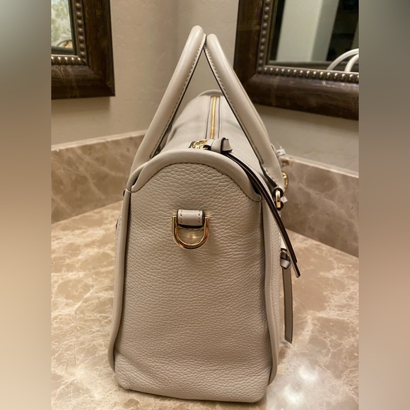 Michael Kors. New with tag. Michael Kors Carine Light Sand Medium Satchel - Picture 15 of 16